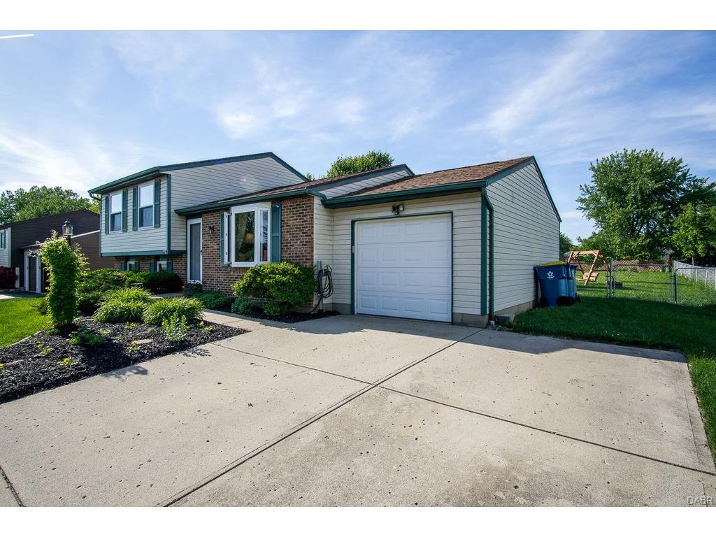5881 Mount Royal Drive,Clayton,Ohio 45315,3 Bedrooms Bedrooms,7 Rooms Rooms,1 BathroomBathrooms,Single family,Mount Royal Drive,737058
