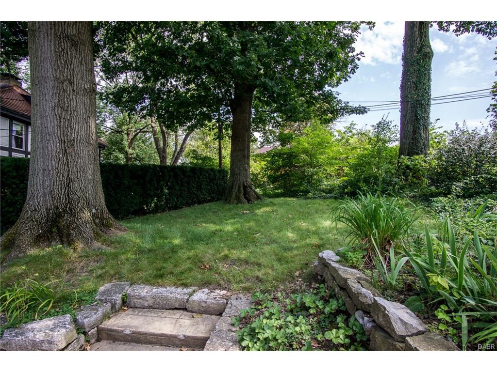 226 Belmonte Park,Dayton,Ohio 45405,4 Bedrooms Bedrooms,11 Rooms Rooms,3 BathroomsBathrooms,Single family,Belmonte Park,2,744055