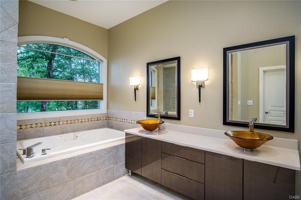 10539 Falls Creek Lane,Washington TWP,Ohio 45458,5 Bedrooms Bedrooms,15 Rooms Rooms,3 BathroomsBathrooms,Single family,Falls Creek Lane,746745