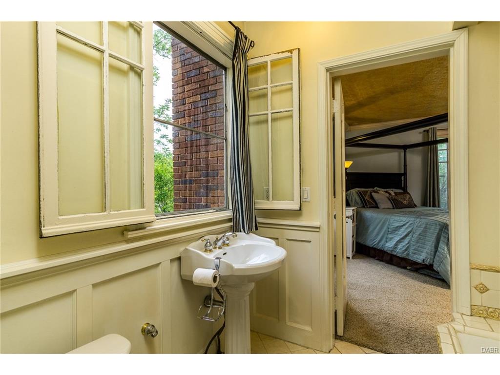 1140 Harvard Boulevard,Dayton,Ohio 45406,6 Bedrooms Bedrooms,14 Rooms Rooms,4 BathroomsBathrooms,Single family,Harvard Boulevard,746088