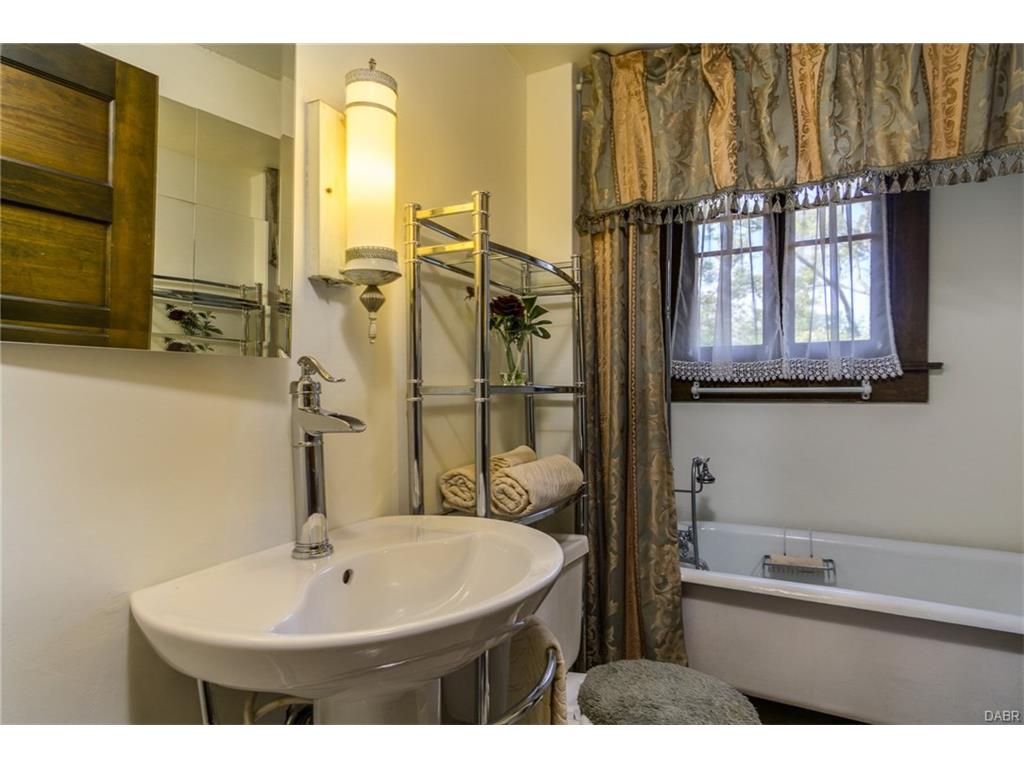 1140 Harvard Boulevard,Dayton,Ohio 45406,6 Bedrooms Bedrooms,14 Rooms Rooms,4 BathroomsBathrooms,Single family,Harvard Boulevard,746088