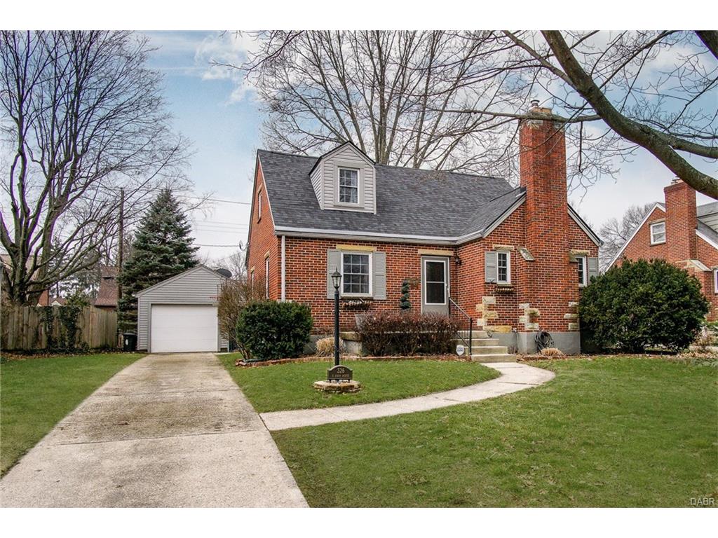 326 Dixon Ave,Oakwood,Ohio 45419,4 Bedrooms Bedrooms,10 Rooms Rooms,3 BathroomsBathrooms,Single family,Dixon Ave,755417