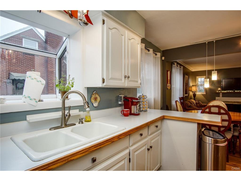 326 Dixon Ave,Oakwood,Ohio 45419,4 Bedrooms Bedrooms,10 Rooms Rooms,3 BathroomsBathrooms,Single family,Dixon Ave,755417