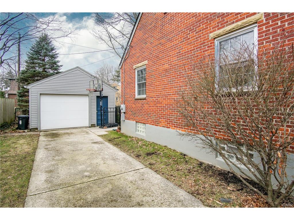 326 Dixon Ave,Oakwood,Ohio 45419,4 Bedrooms Bedrooms,10 Rooms Rooms,3 BathroomsBathrooms,Single family,Dixon Ave,755417