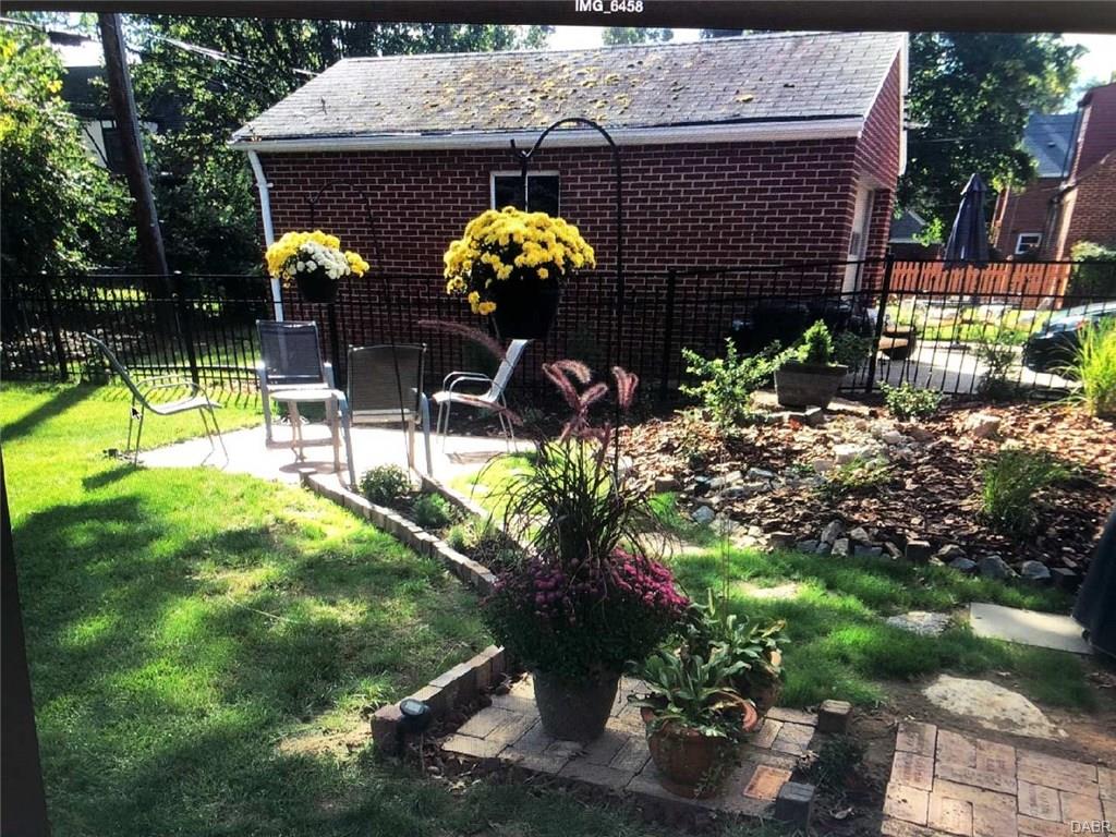 326 Dixon Ave,Oakwood,Ohio 45419,4 Bedrooms Bedrooms,10 Rooms Rooms,3 BathroomsBathrooms,Single family,Dixon Ave,755417