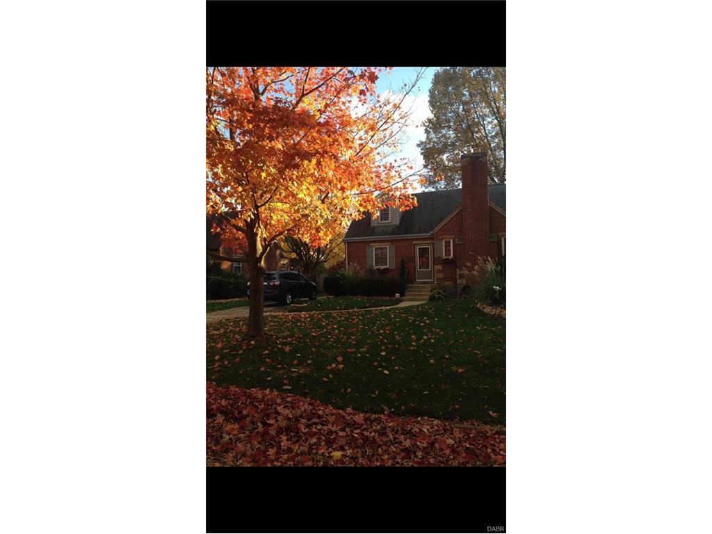326 Dixon Ave,Oakwood,Ohio 45419,4 Bedrooms Bedrooms,10 Rooms Rooms,3 BathroomsBathrooms,Single family,Dixon Ave,755417