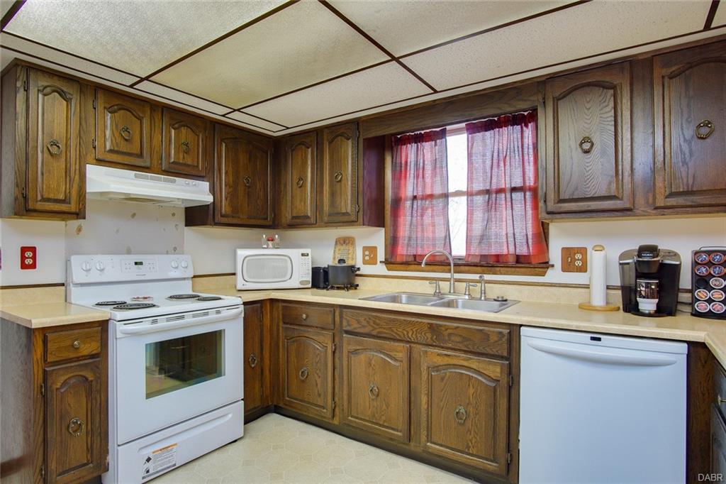 4202 KINSEY,Englewood,Ohio 45322,4 Bedrooms Bedrooms,10 Rooms Rooms,2 BathroomsBathrooms,Single family,KINSEY,755940