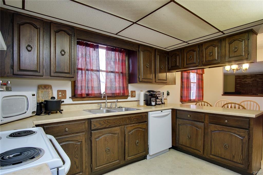 4202 KINSEY,Englewood,Ohio 45322,4 Bedrooms Bedrooms,10 Rooms Rooms,2 BathroomsBathrooms,Single family,KINSEY,755940
