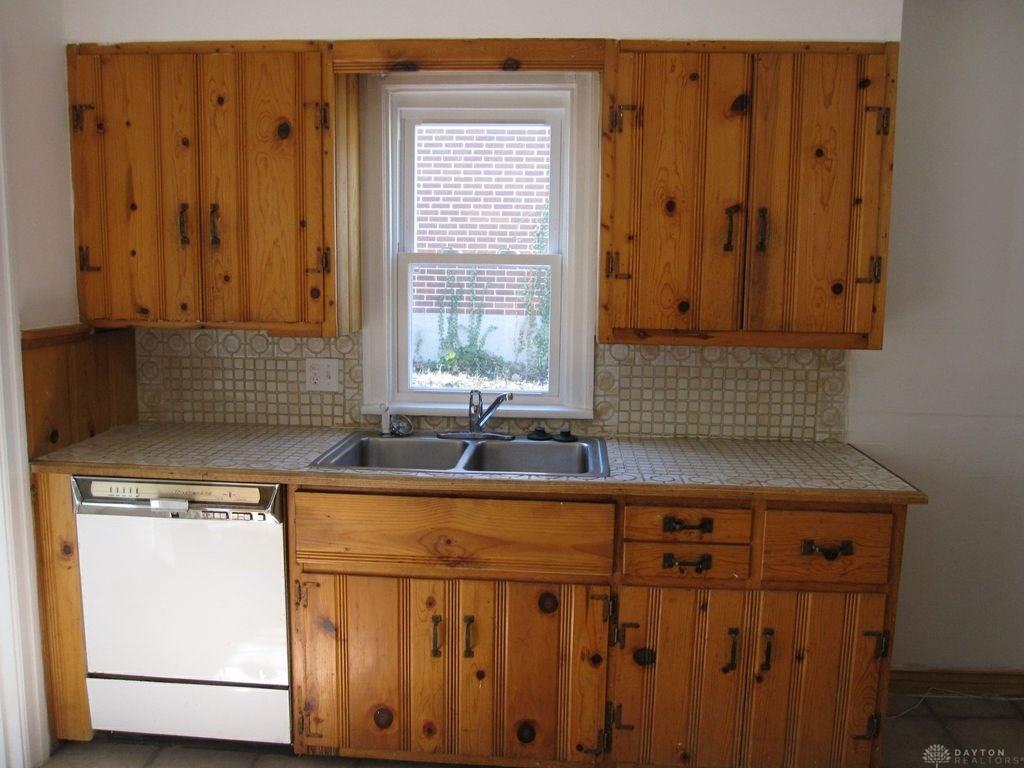 224 Marathon,Dayton,Ohio 45405,3 Bedrooms Bedrooms,7 Rooms Rooms,2 BathroomsBathrooms,House,Marathon,2,756843