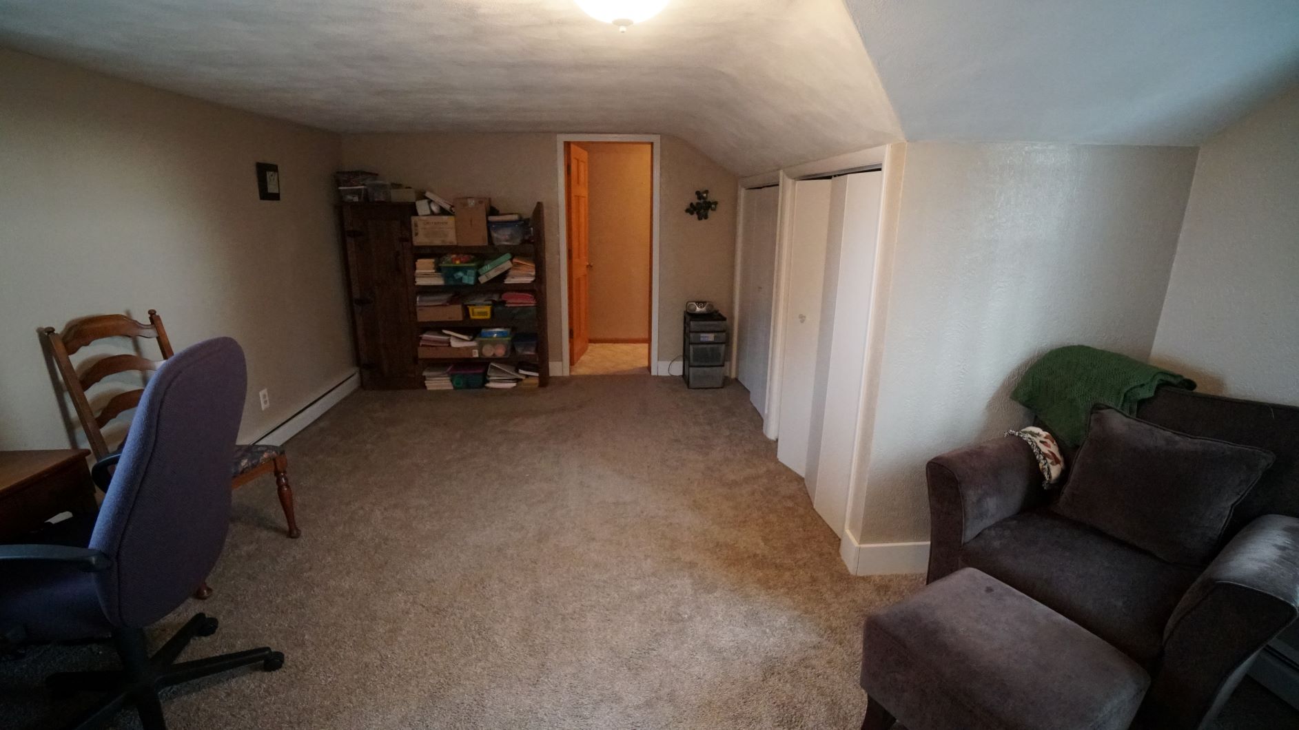 Bonus Area - walk-thru to Master EnSuite