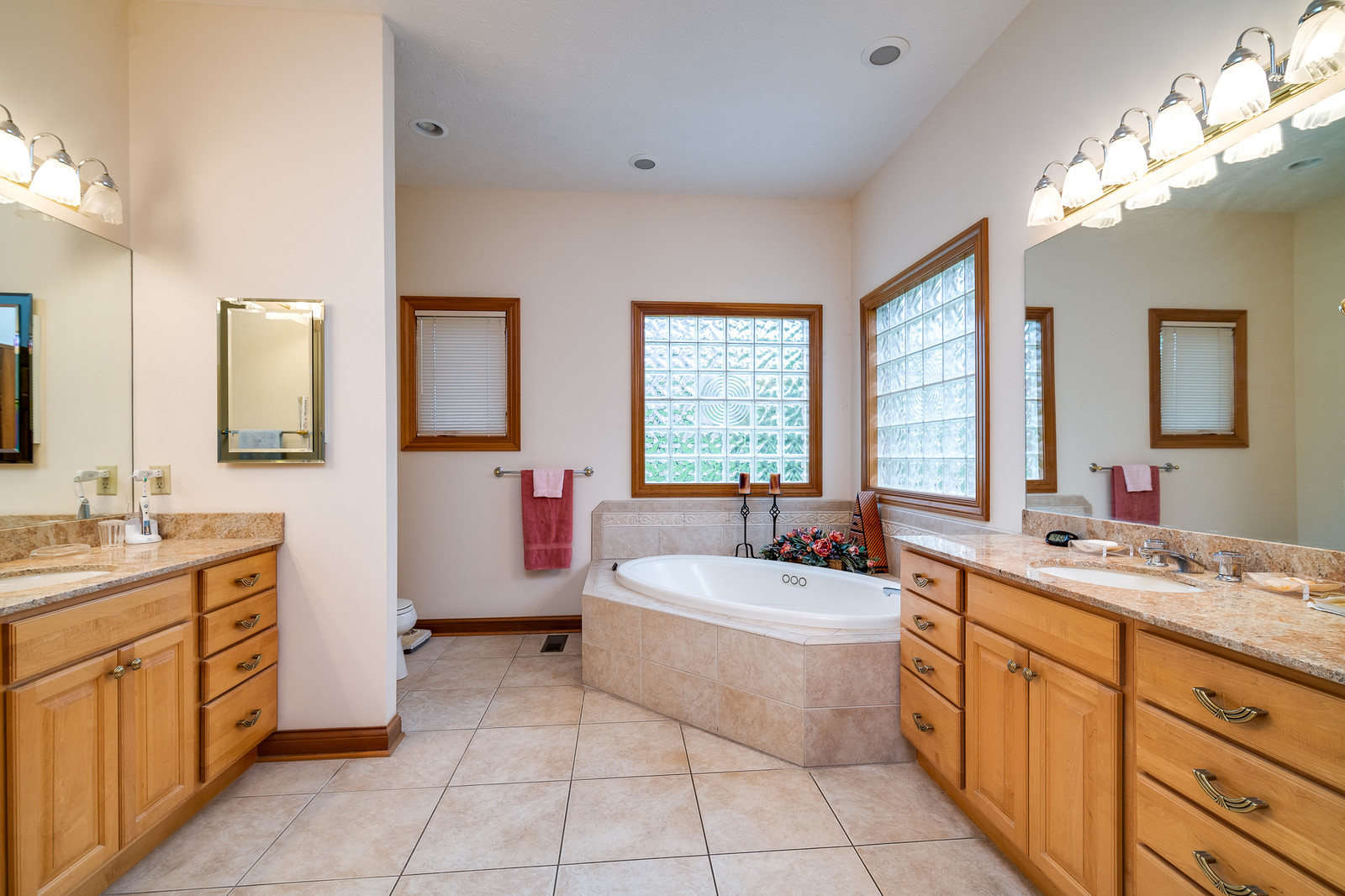 1989 Fountain View,Butler Twp,Ohio 45414,5 Bedrooms Bedrooms,12 Rooms Rooms,3 BathroomsBathrooms,House,Fountain View,756853