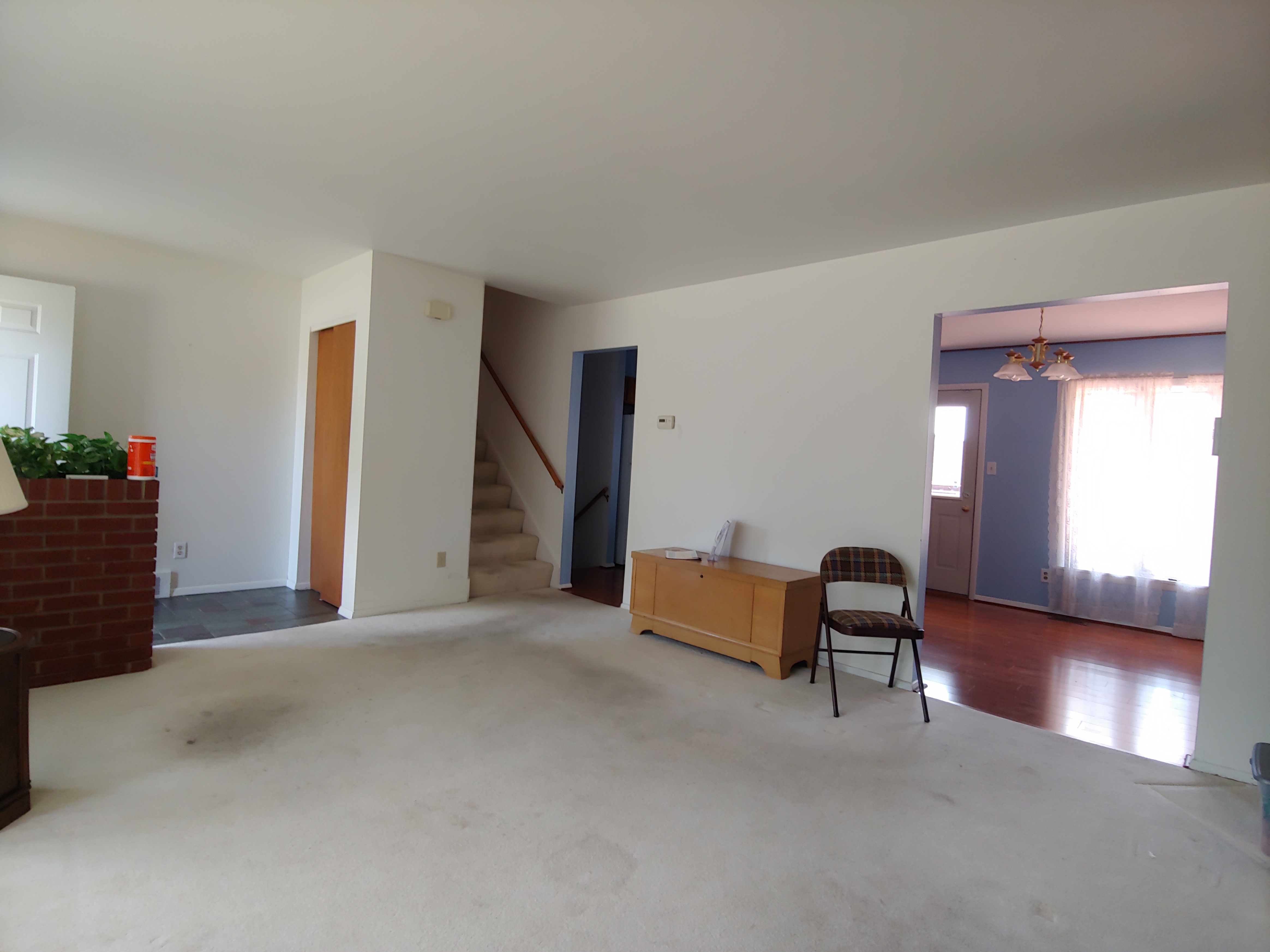 527 Bennert Drive Living Room