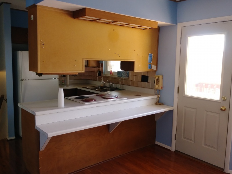 527 Bennert Drive Kitchen / Dining bartop