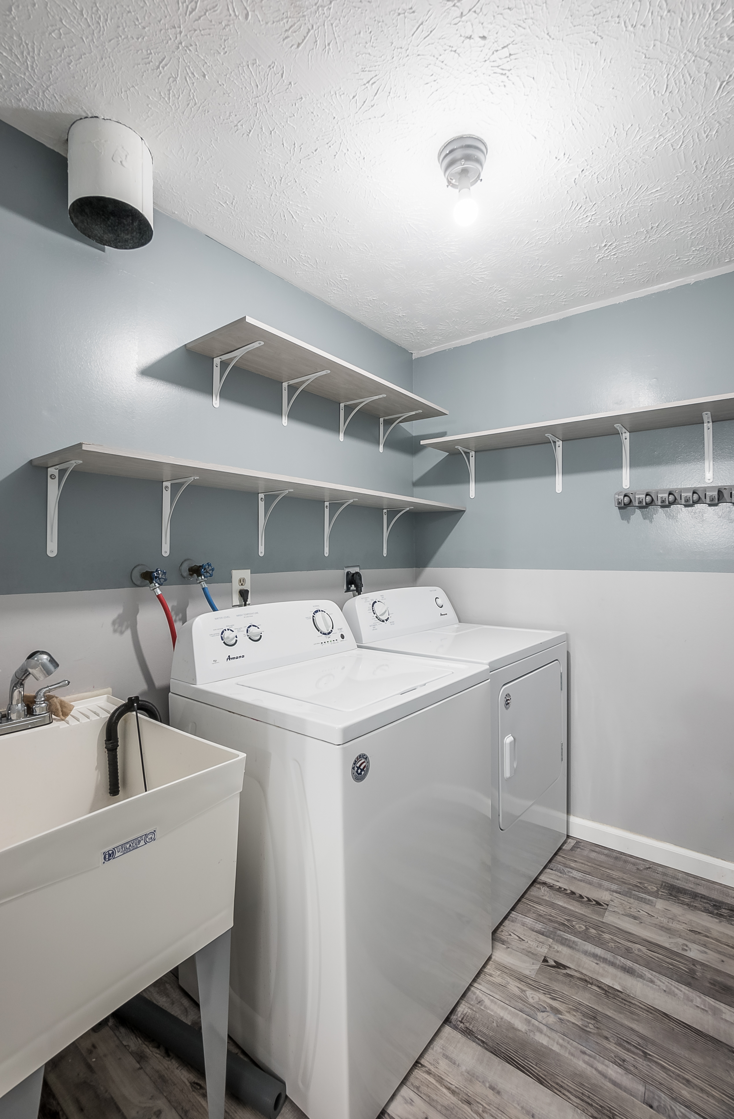 4502 Circle Hill, Dayton, Ohio 45424, 5 Bedrooms Bedrooms, 11 Rooms Rooms,2 BathroomsBathrooms,Single family,Successfully Sold,Circle Hill,756883