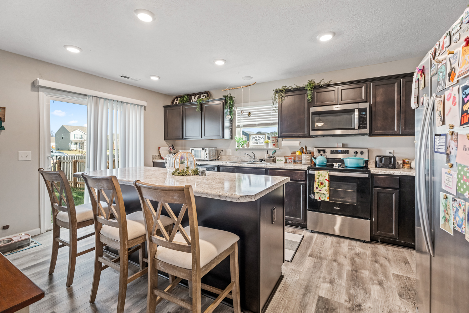 All eyes and hands can be on the island for your meal prep or entertaining! All eyes and hands can be on the island for your meal prep or entertaining!