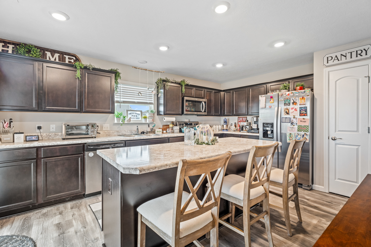 Open space and lots of cabinets make this a DREAM KITCHEN Open space and lots of cabinets make this a DREAM KITCHEN