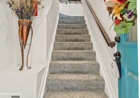 Main Entr y / Stairs