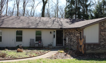 Brick / Vinyl home on wooded lot in Washington Township
